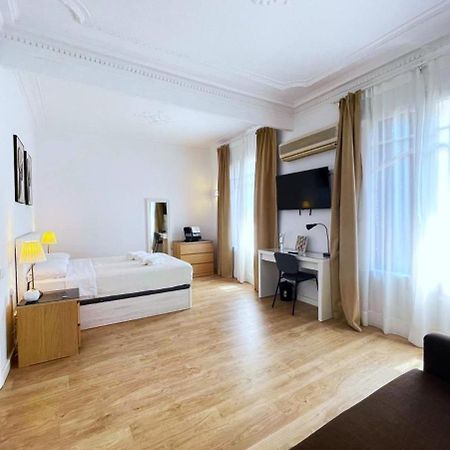 Flor Habitaciones Barcelone Extérieur photo
