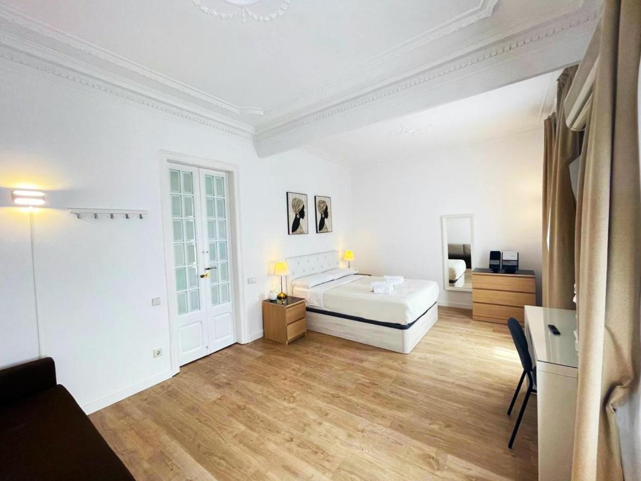 Flor Habitaciones Barcelone Extérieur photo