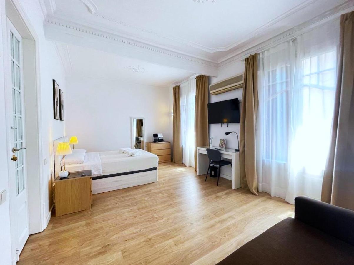 Flor Habitaciones Barcelone Extérieur photo