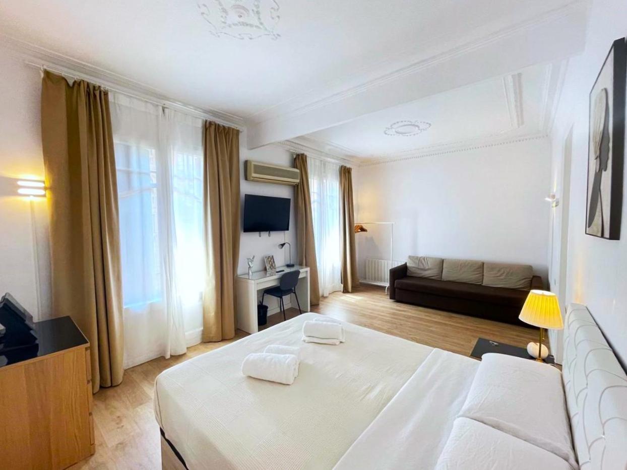 Flor Habitaciones Barcelone Extérieur photo